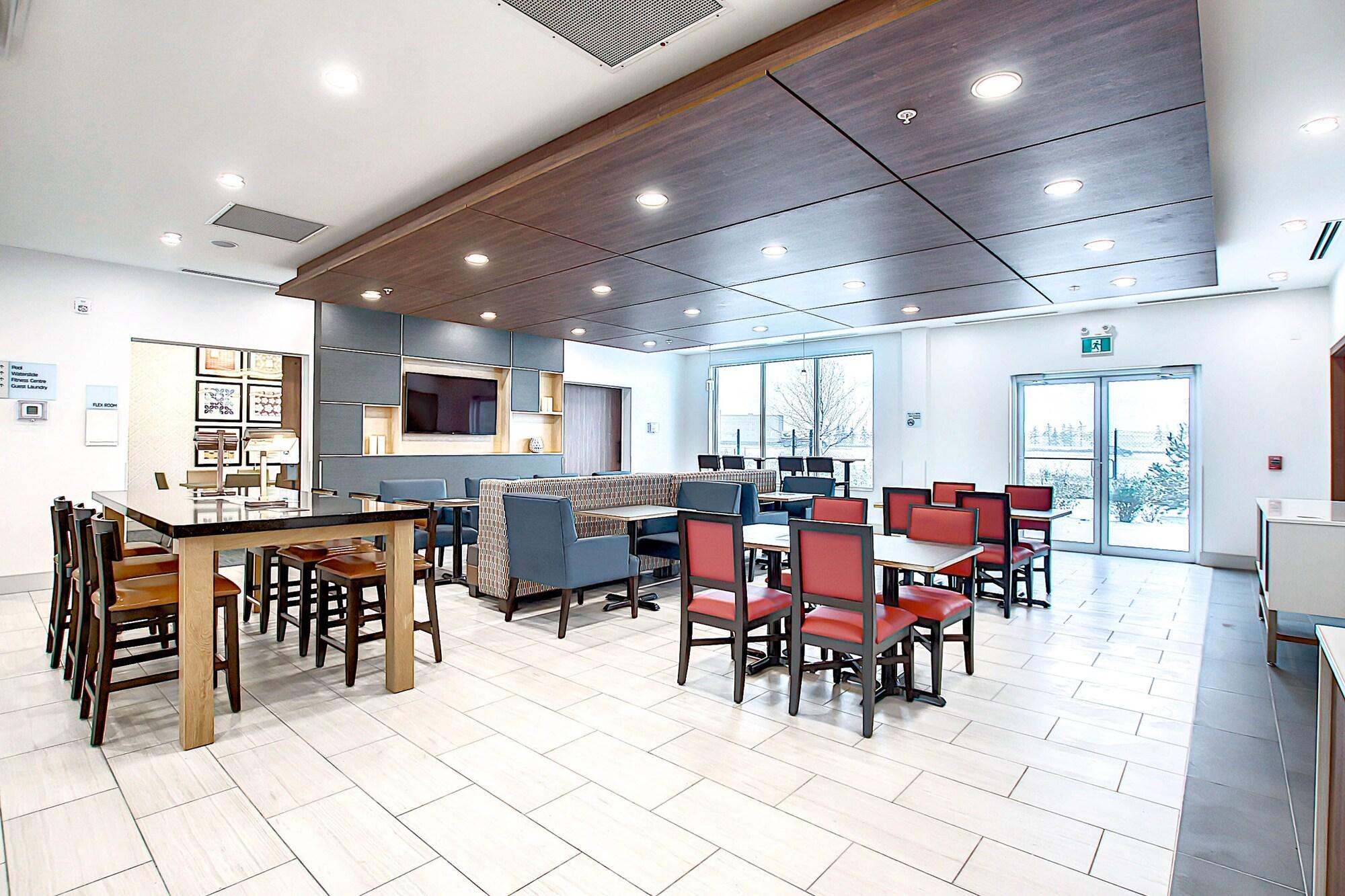 Holiday Inn Express & Suites - Calgary Airport Trail Ne By Ihg Экстерьер фото