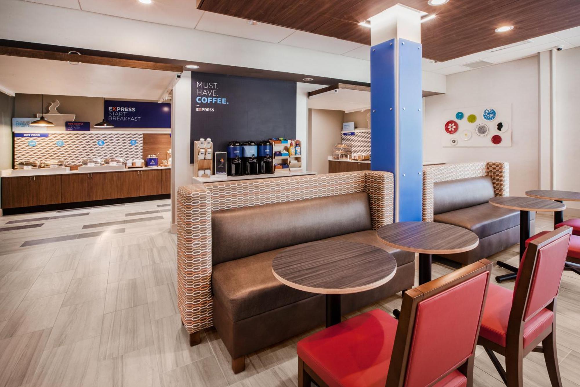 Holiday Inn Express & Suites - Calgary Airport Trail Ne By Ihg Экстерьер фото