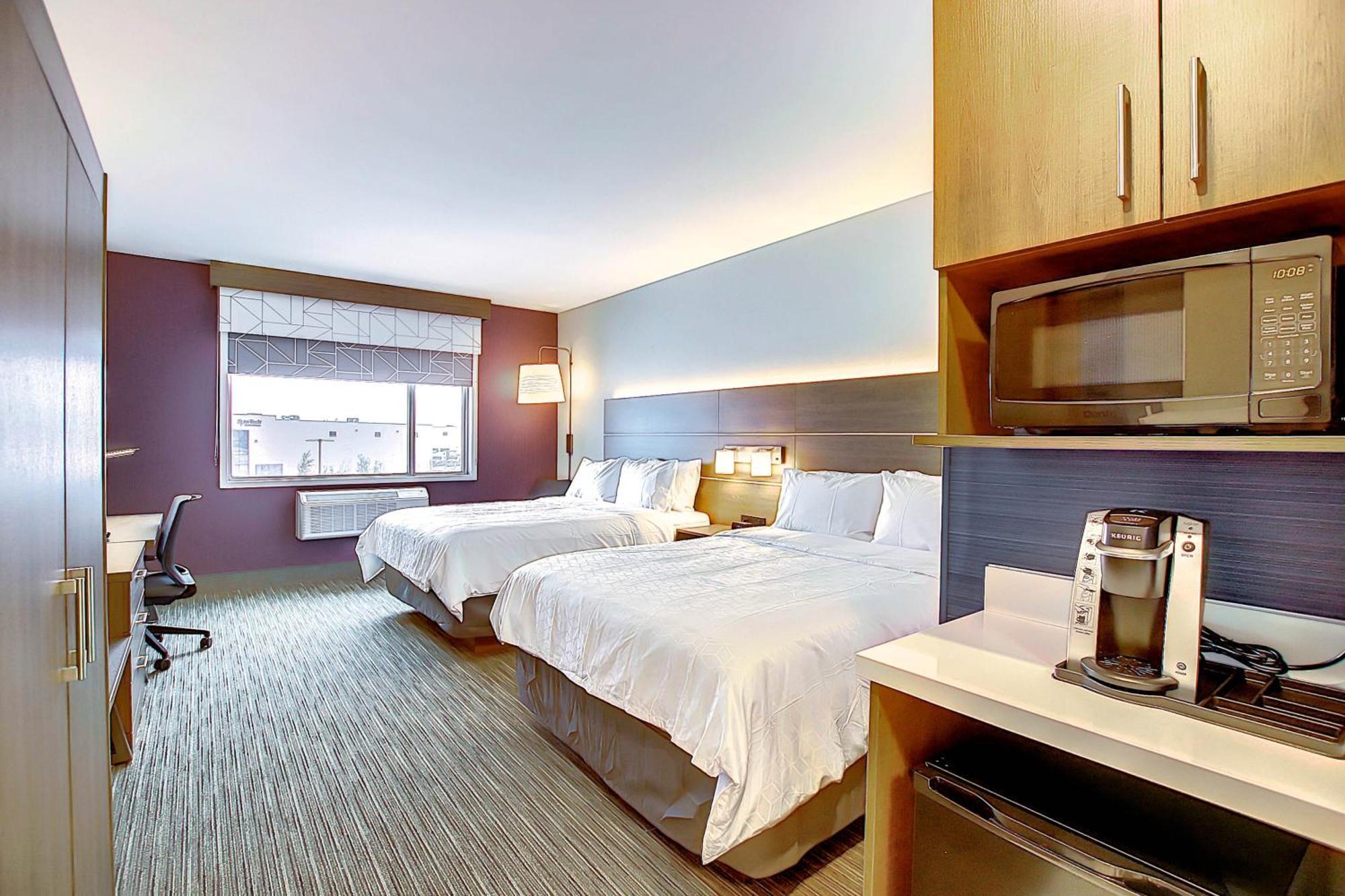 Holiday Inn Express & Suites - Calgary Airport Trail Ne By Ihg Экстерьер фото