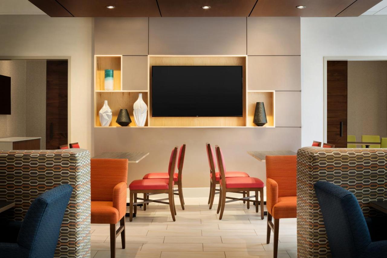 Holiday Inn Express & Suites - Calgary Airport Trail Ne By Ihg Экстерьер фото